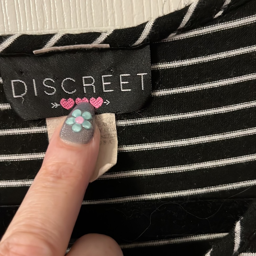Discreet Vintage T-shirt - Picture 3 of 5
